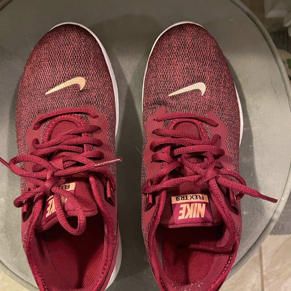 Nike maroon Sneakers